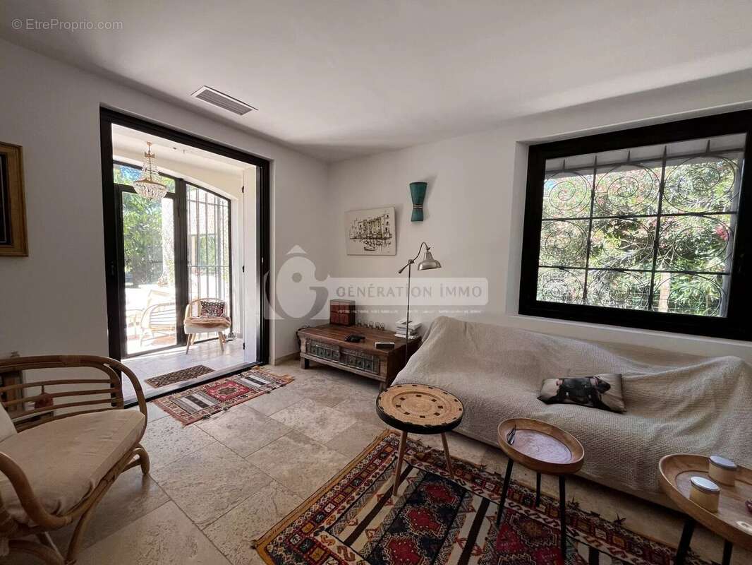 Maison à FONTVIEILLE