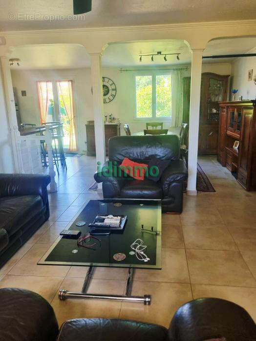 A voir Le Muy en impasse jolie maison F5 de 126m terrasse garage 250m terrain plat et clos 390000€ dpe b - photo 13