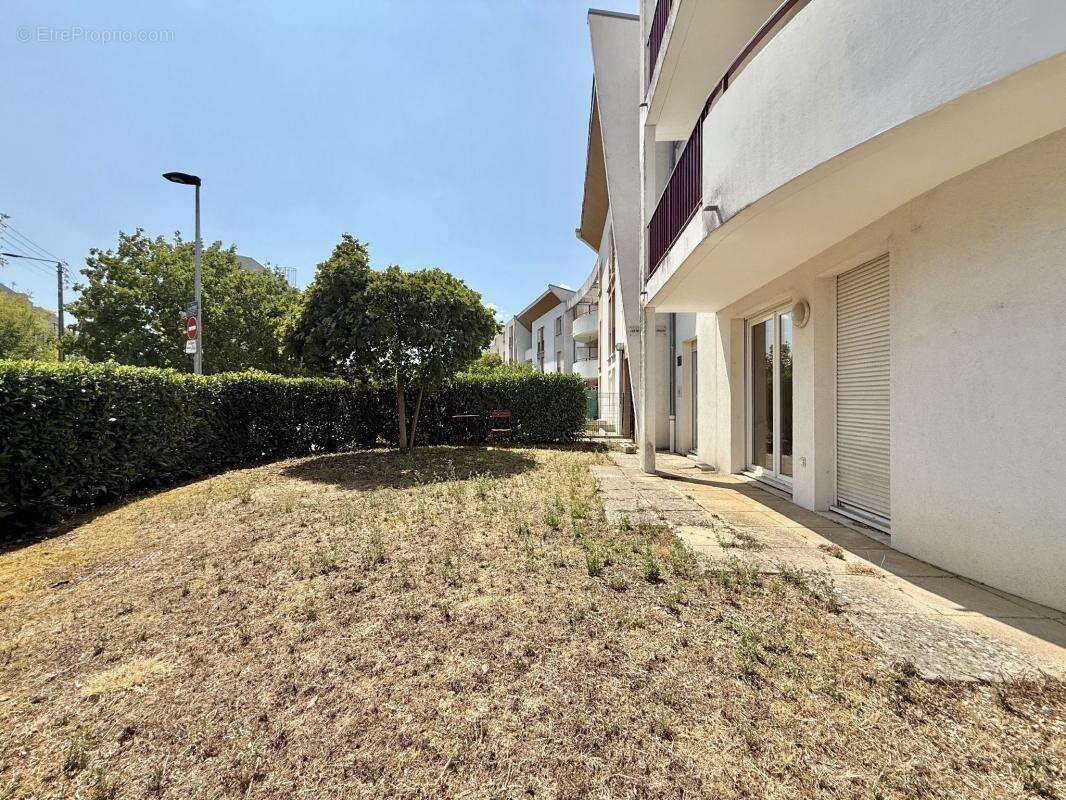 Dijon Bourroches – T4 en rez-de-jardin avec double potentiel : cabinet professionnel ou habitation - photo 2