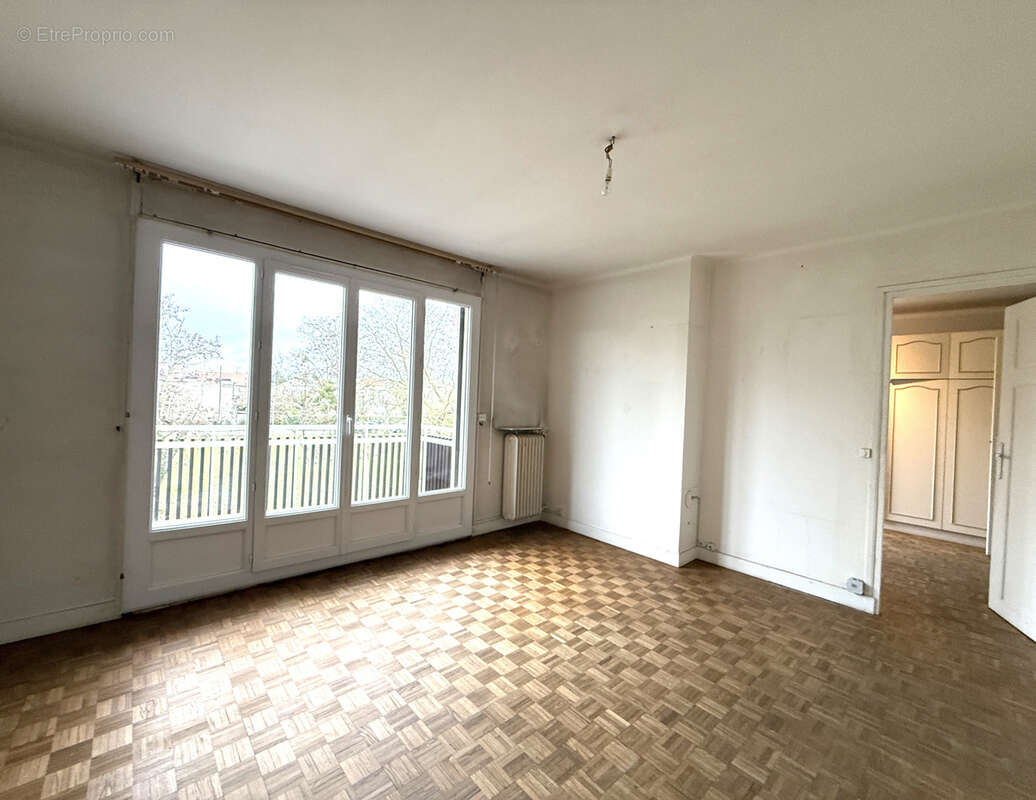 Appartement à DAMMARIE-LES-LYS