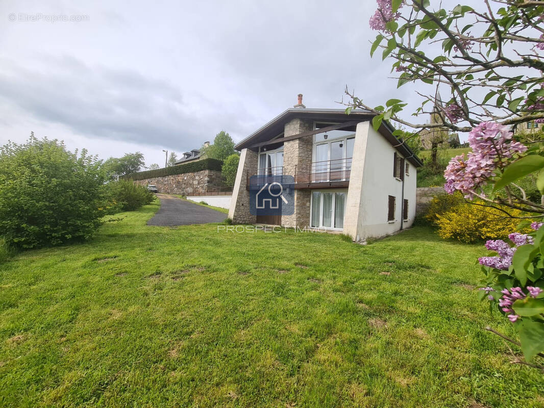 Maison à SAINT-GENIEZ-D'OLT