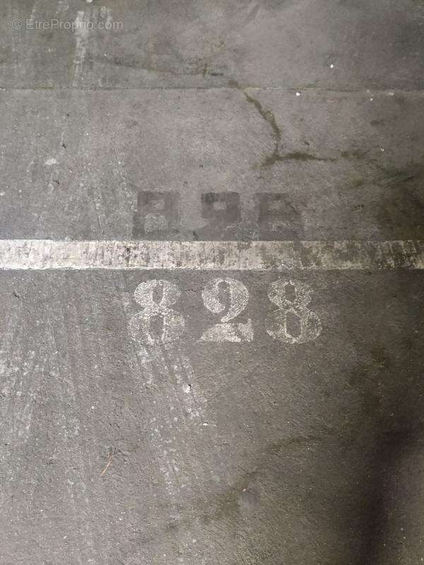 Parking à COURBEVOIE