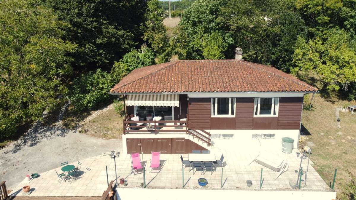 Maison à SALLES-LAVALETTE