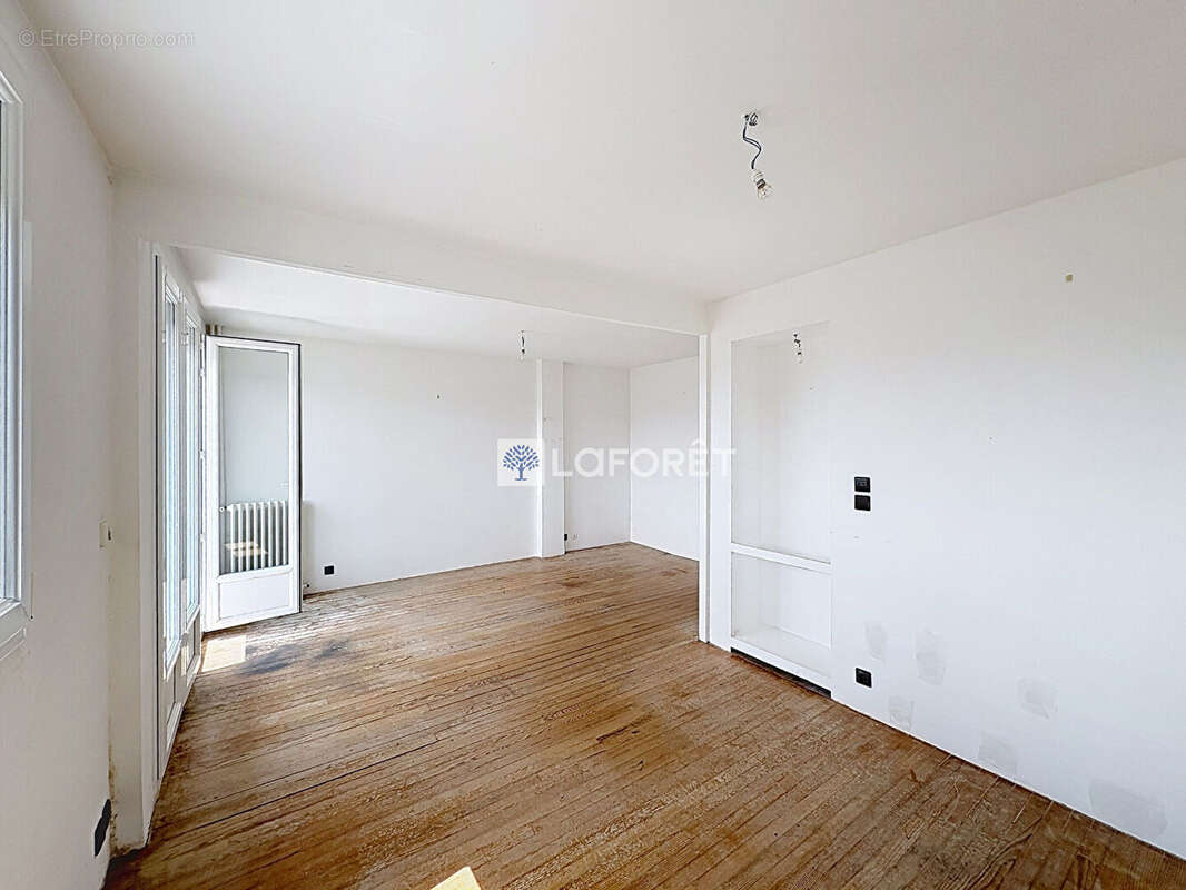 Appartement F4 avec balcon Vue mer et ville - photo 7