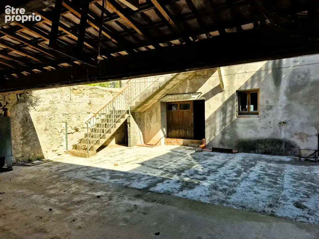 Maison de ville a renover avec grand garage, cour et terrasse - photo 14