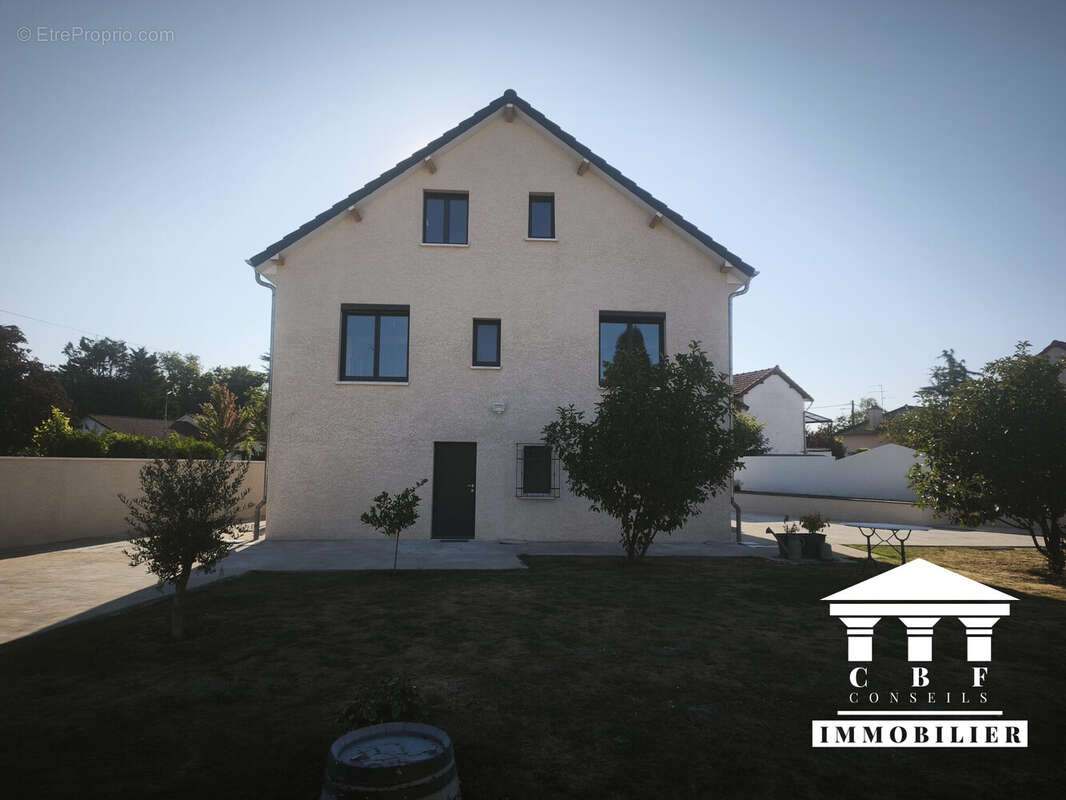 Maison 235 m² à Saint-Remy  - photo 2