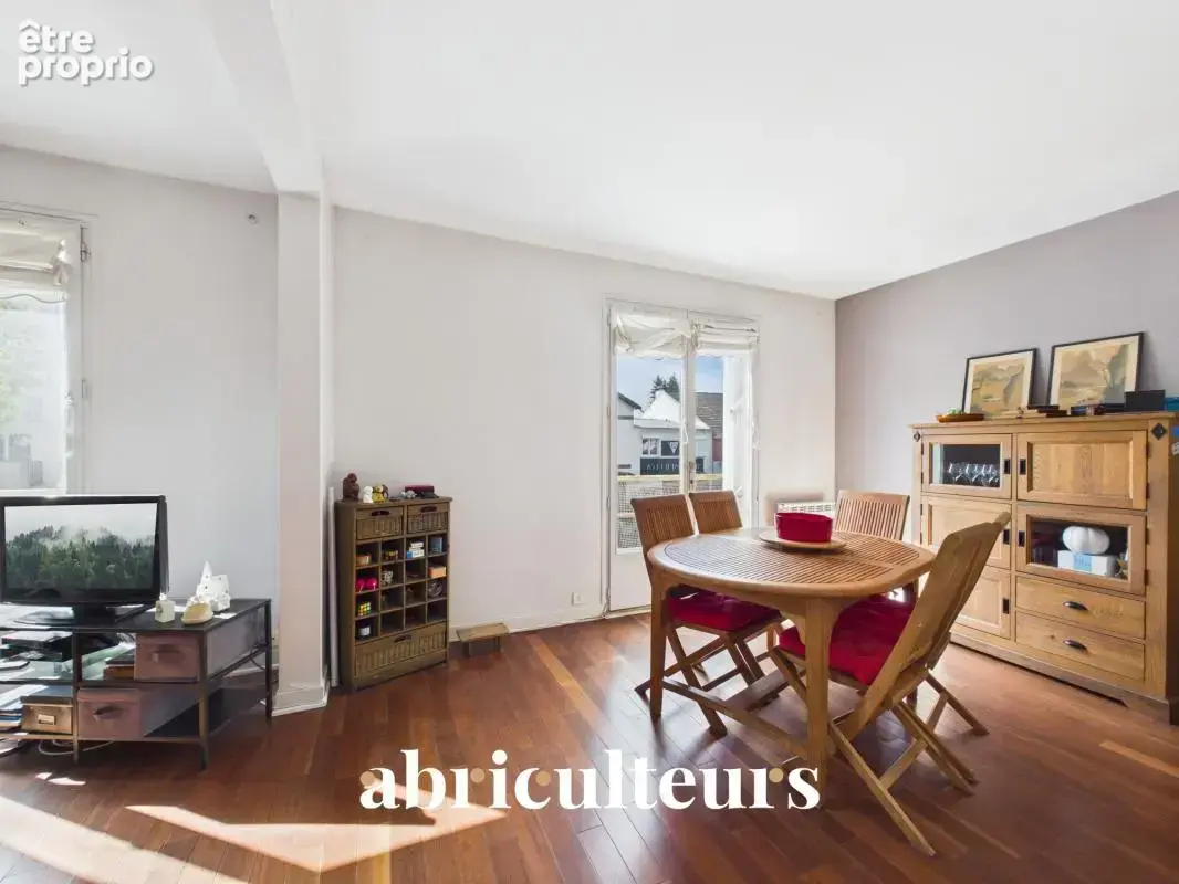 Clamart : Maison familiale lumineuse, 4 chambres, jardin, dépendance et fort potentiel - photo 4