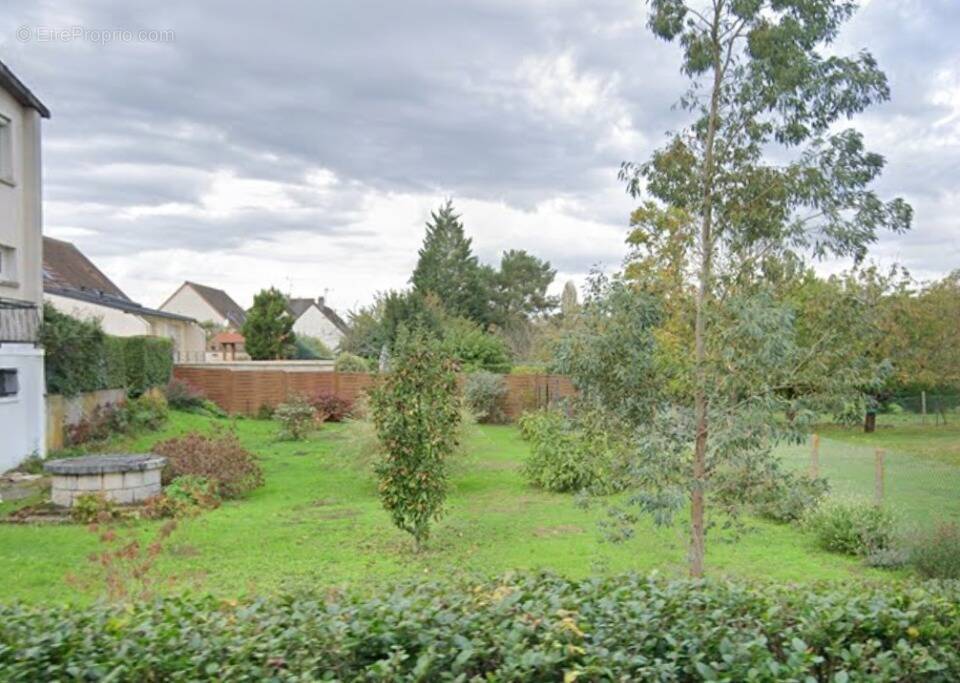 Terrain à OLLAINVILLE