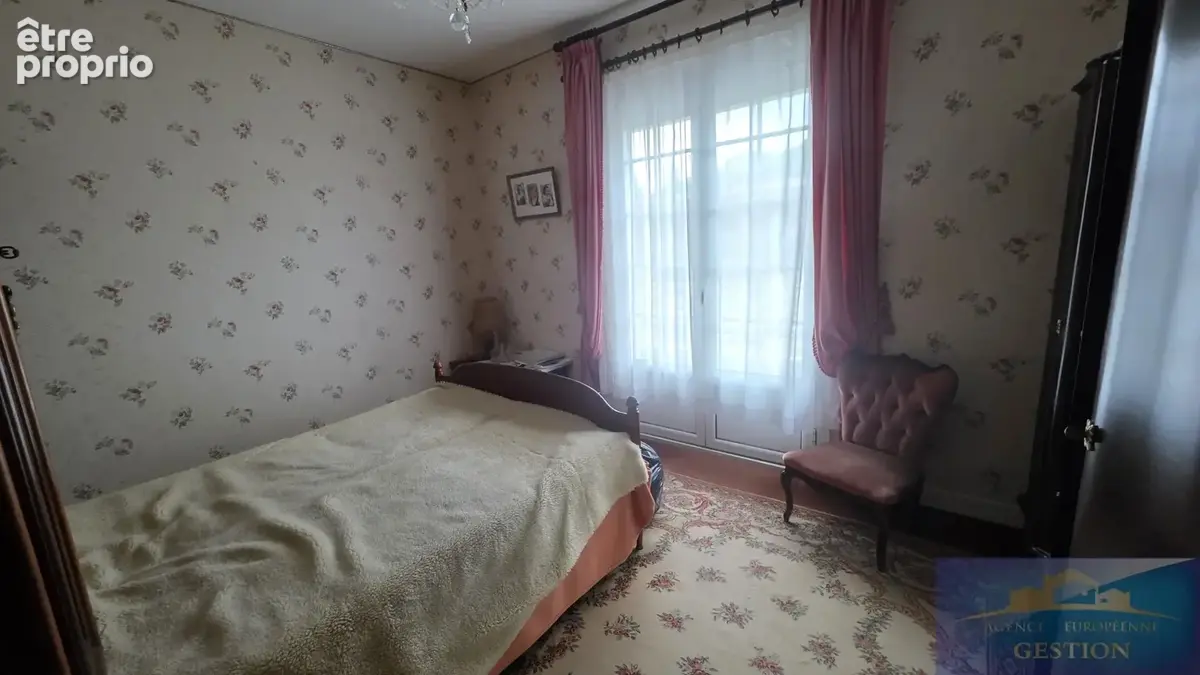 Maison élevée sur deux niveaux avec terrain et garage - photo 11