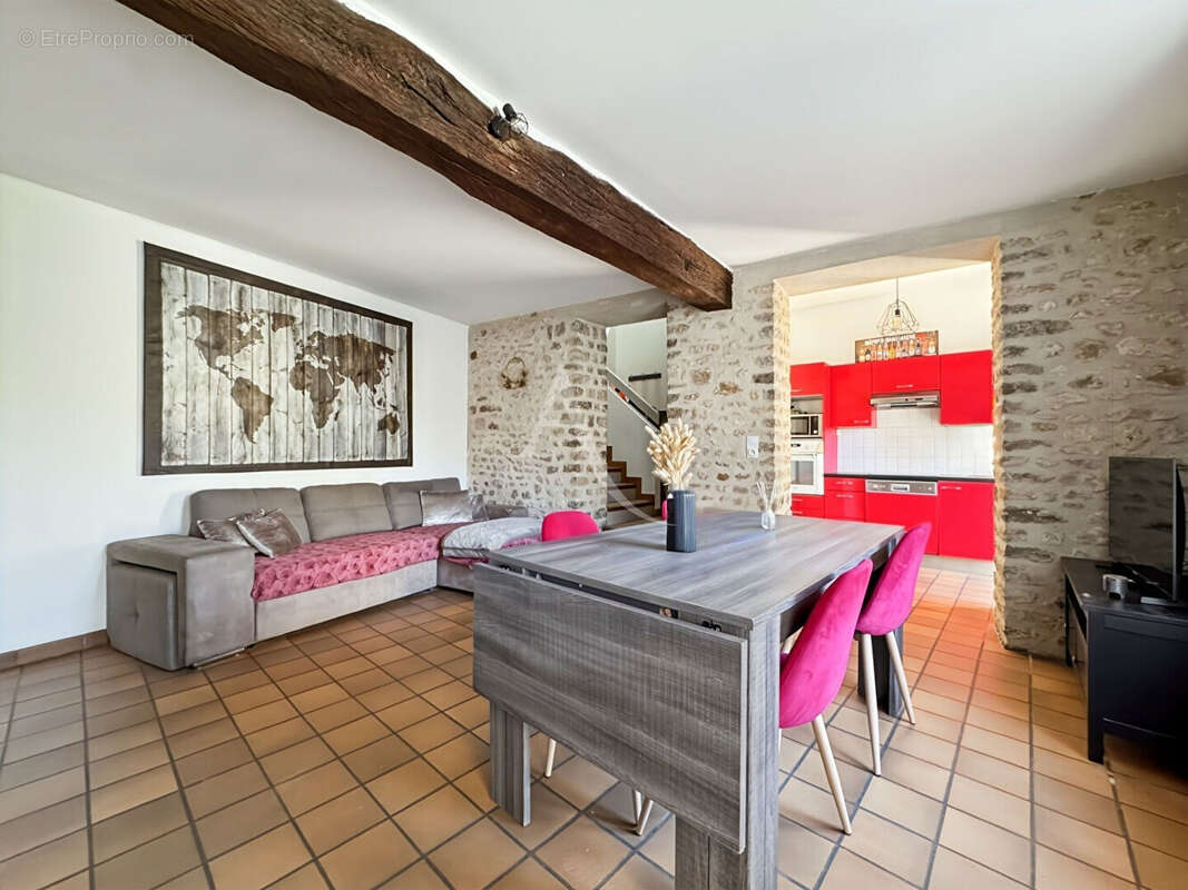 Maison à BRIERES-LES-SCELLES