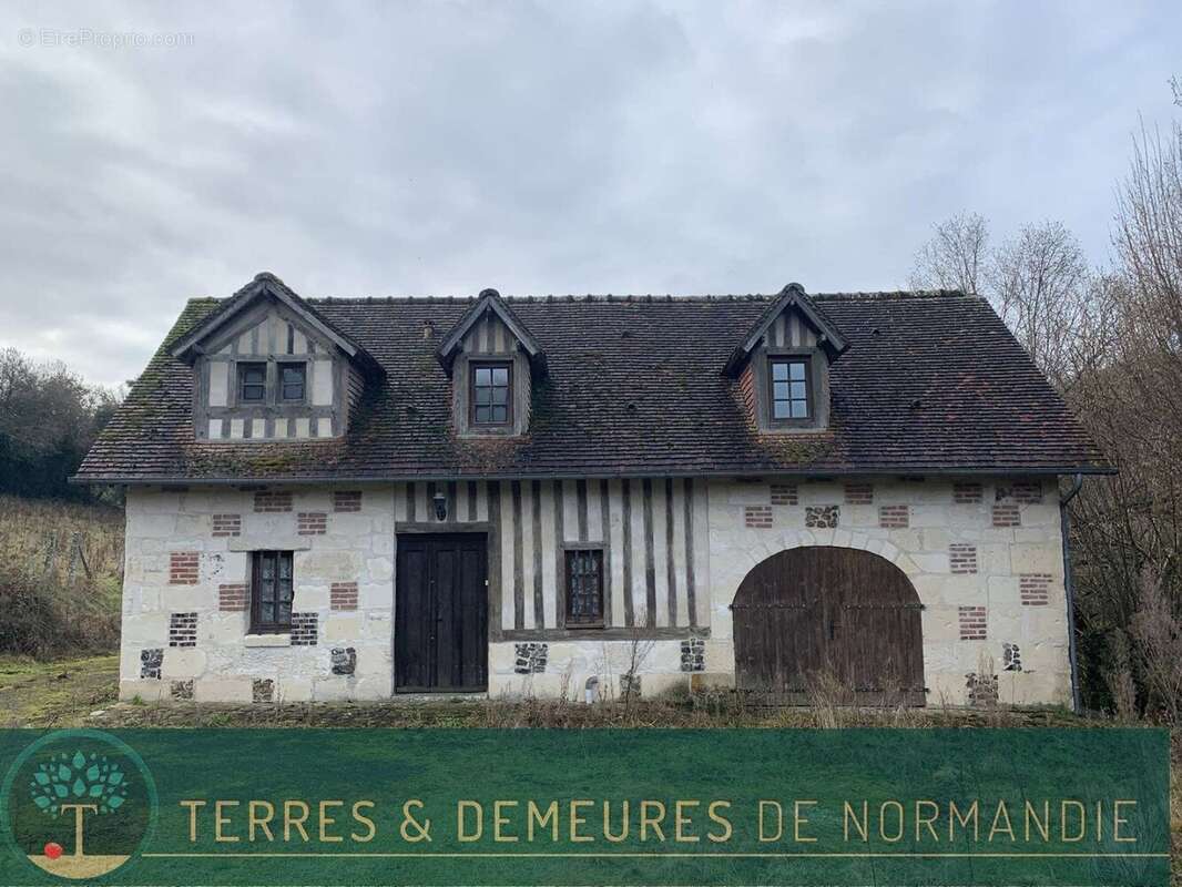 Maison à SAINT-MARTIN-DE-BIENFAITE-LA-CRESSONNIERE