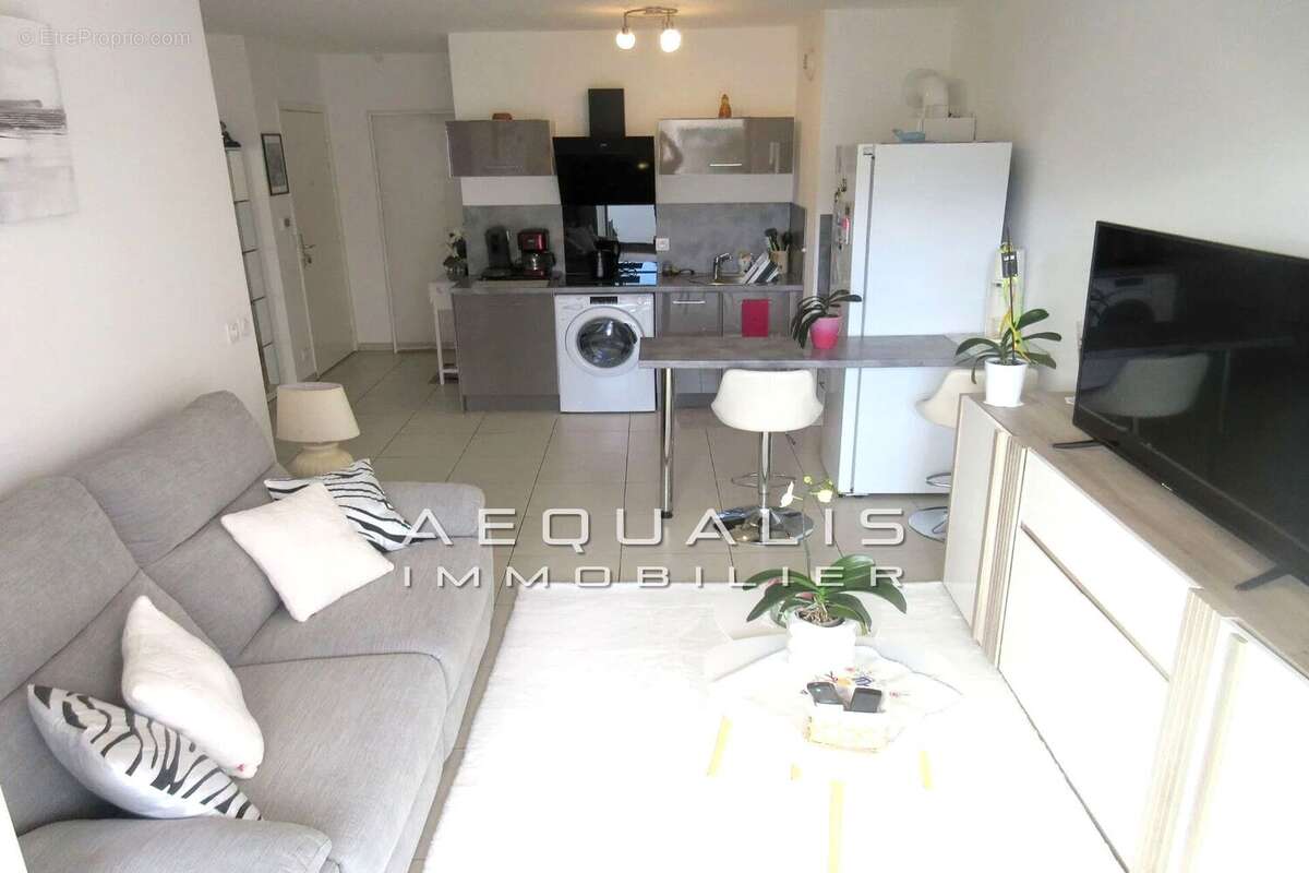 Appartement à SAINT-LAURENT-DU-VAR