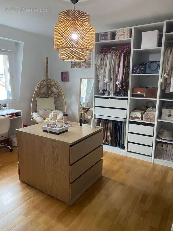 Appartement à VAUJOURS