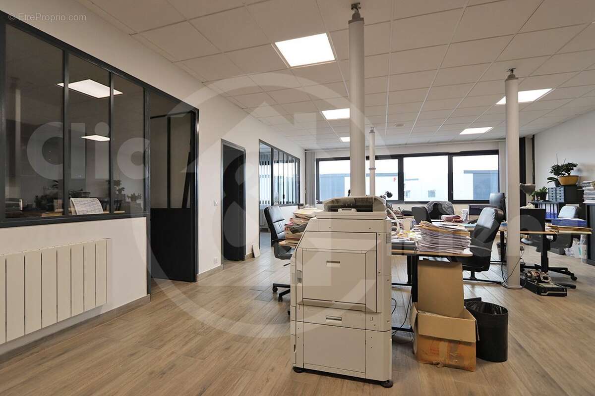 Commerce à SAINT-CYR-L&#039;ECOLE