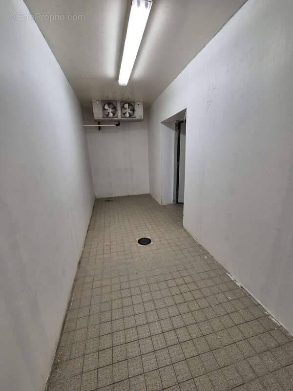 Bâtiment industriel à vendre   Alès • ±660 m2 sur terrain clos 1 389 m2 - photo 13