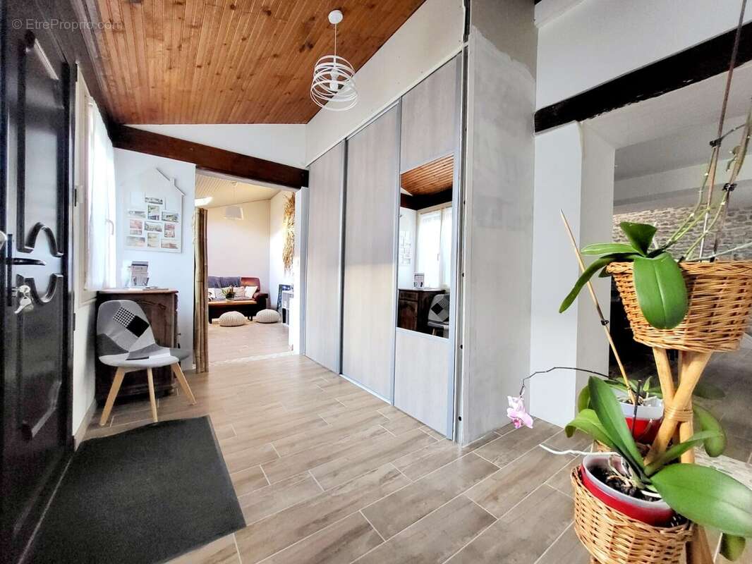 Entrée Maison - Maison à SERMAISES