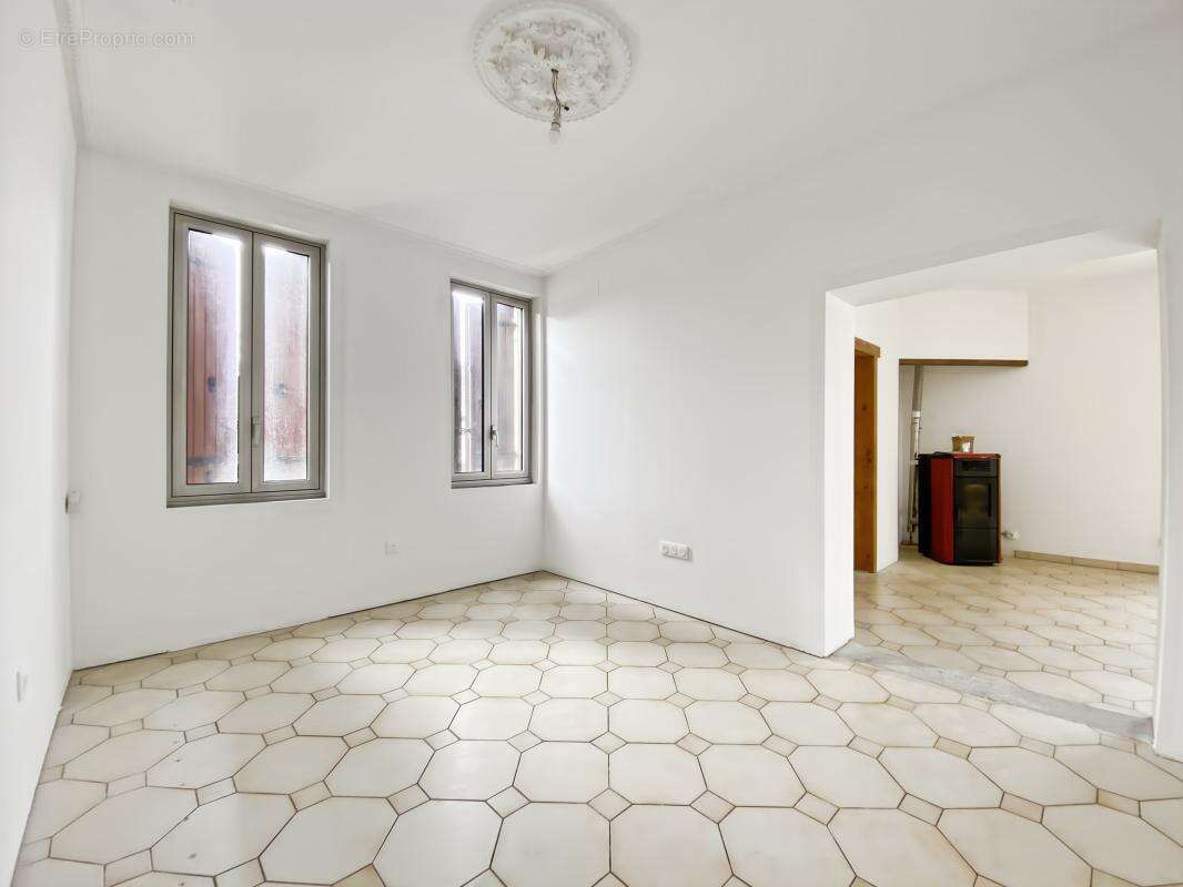 Maison à MONTENDRE