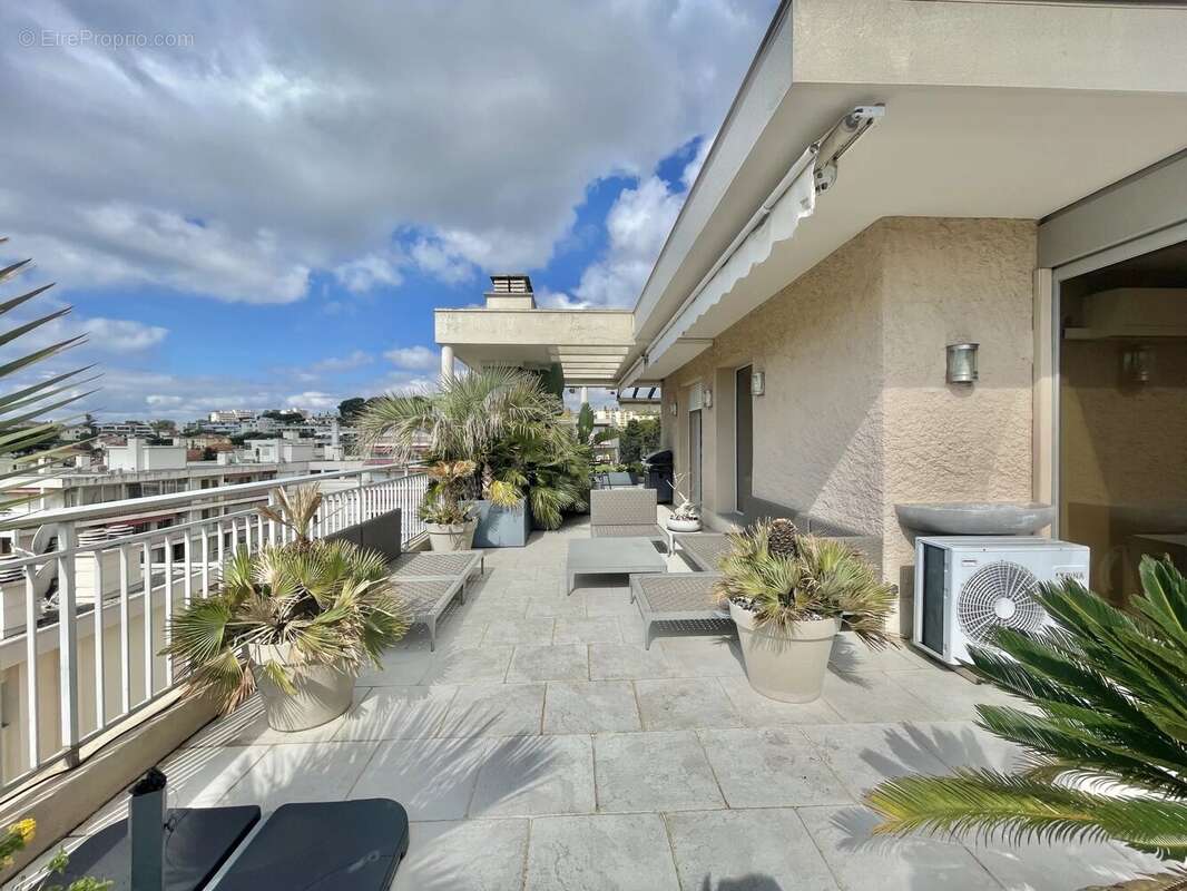 Appartement à LE CANNET