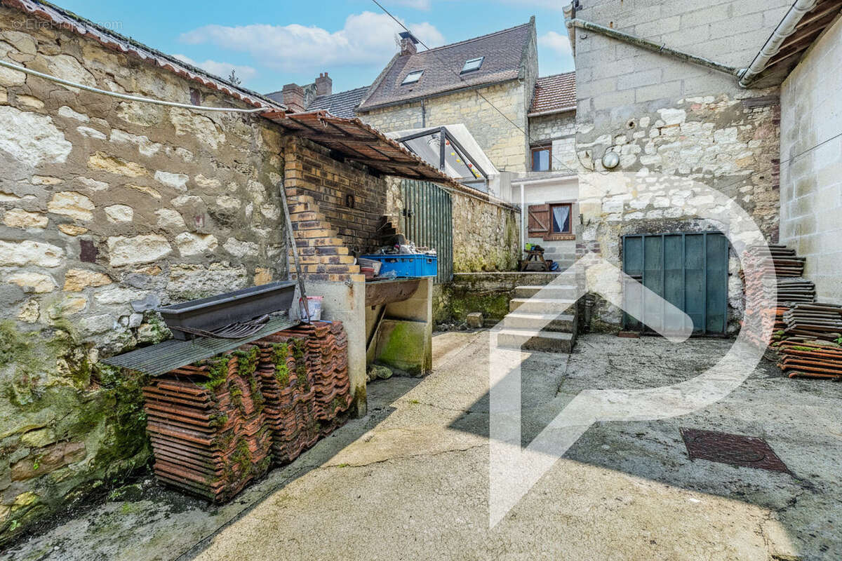 Maison à ESTREES-SAINT-DENIS