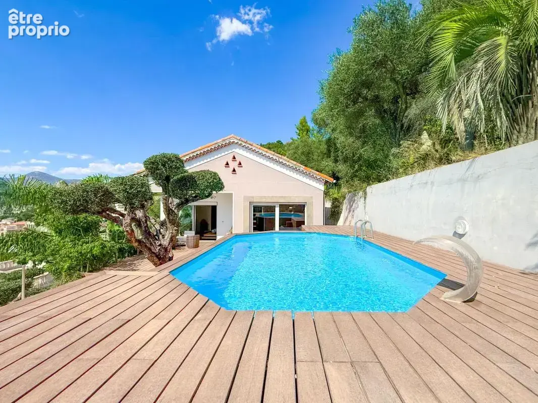 Nice est vinaigrier / villa 5 pièces - 145 m2 / piscine / terrain de 855m2 / garages - photo 2