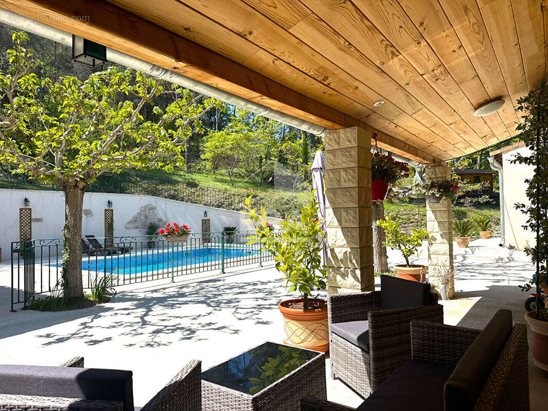 Maison à SIMIANE-COLLONGUE