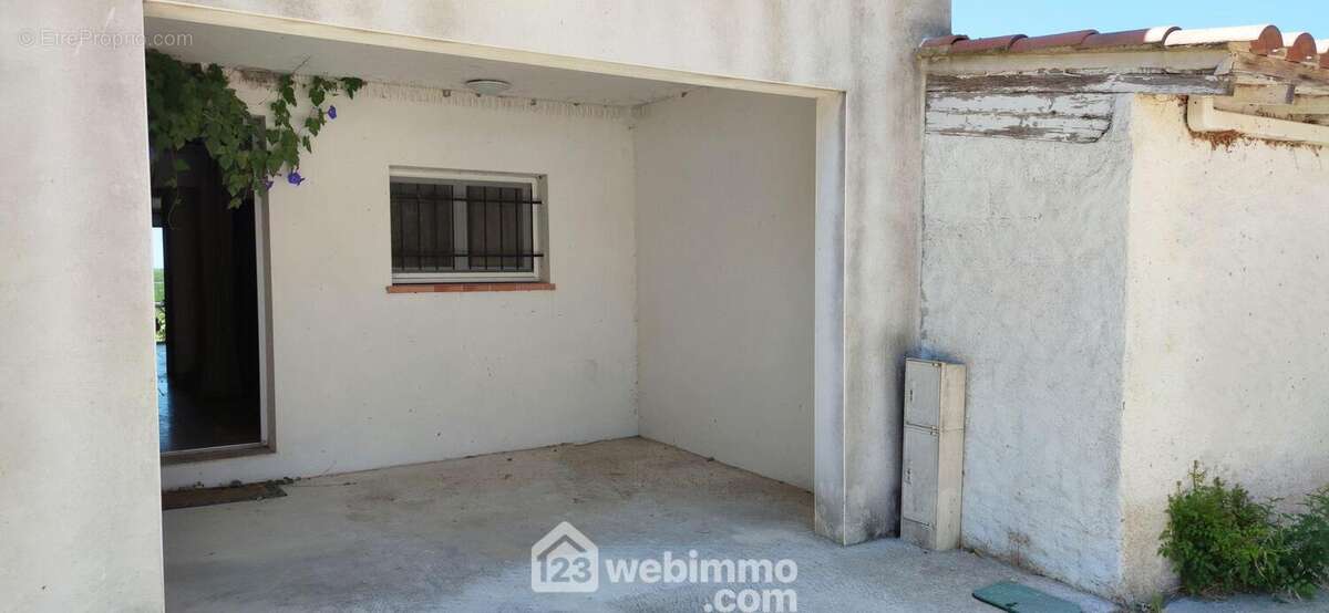 Appartement 107 m² à Saintes-Maries-De-La-Mer  - photo 2