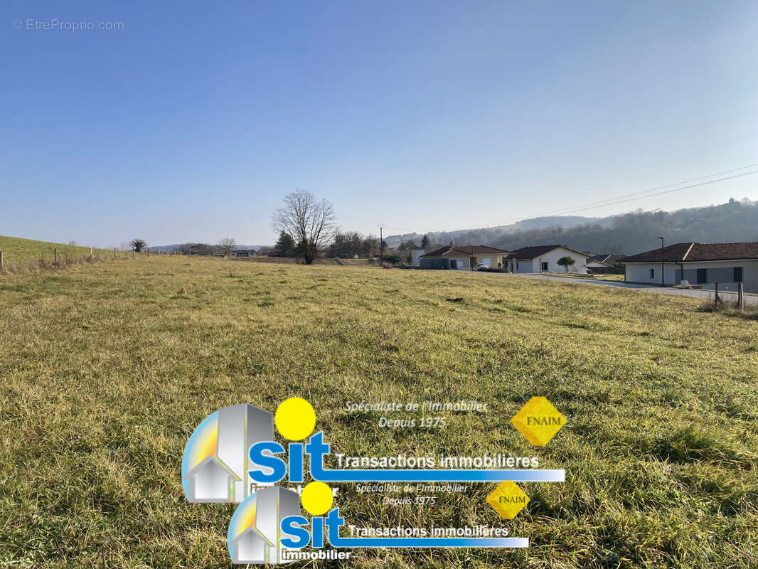 Terrain à SAINT-ROMAIN-DE-SURIEU