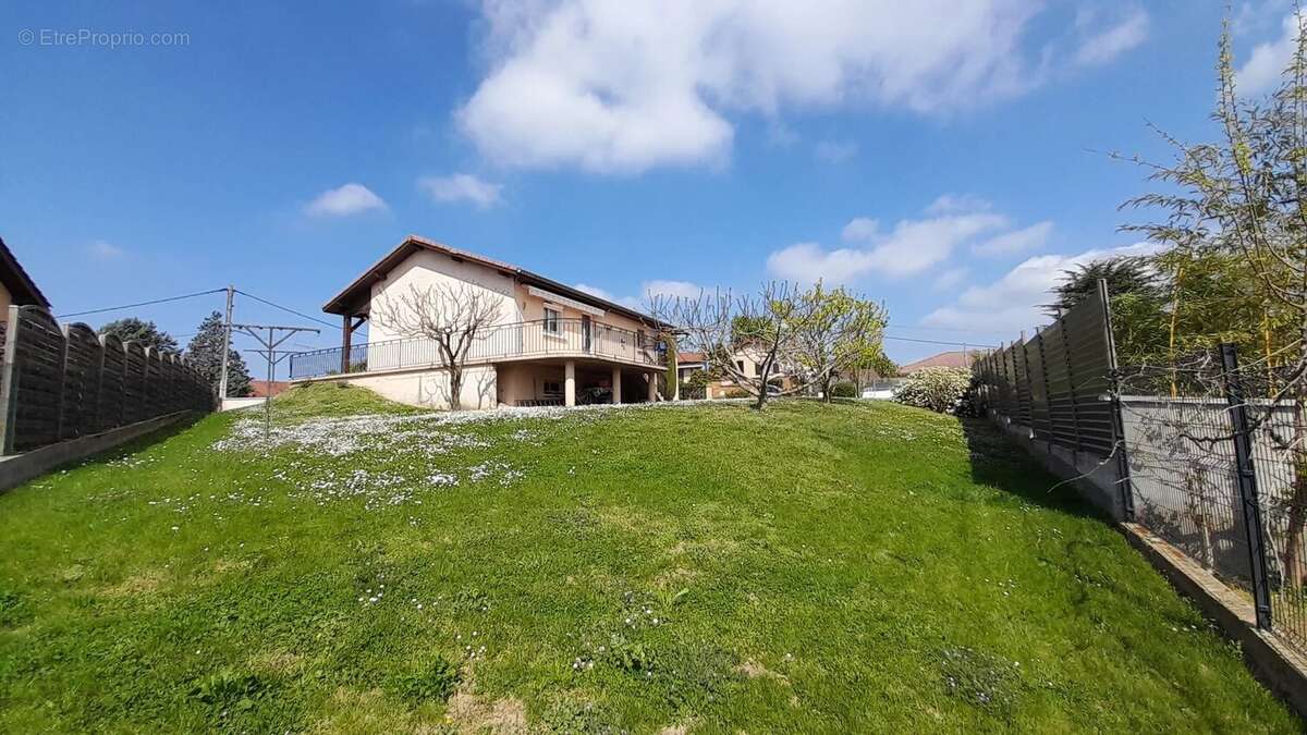 Maison à MONTMERLE-SUR-SAONE