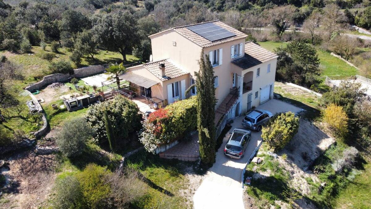 Maison et dépendances - photo 1