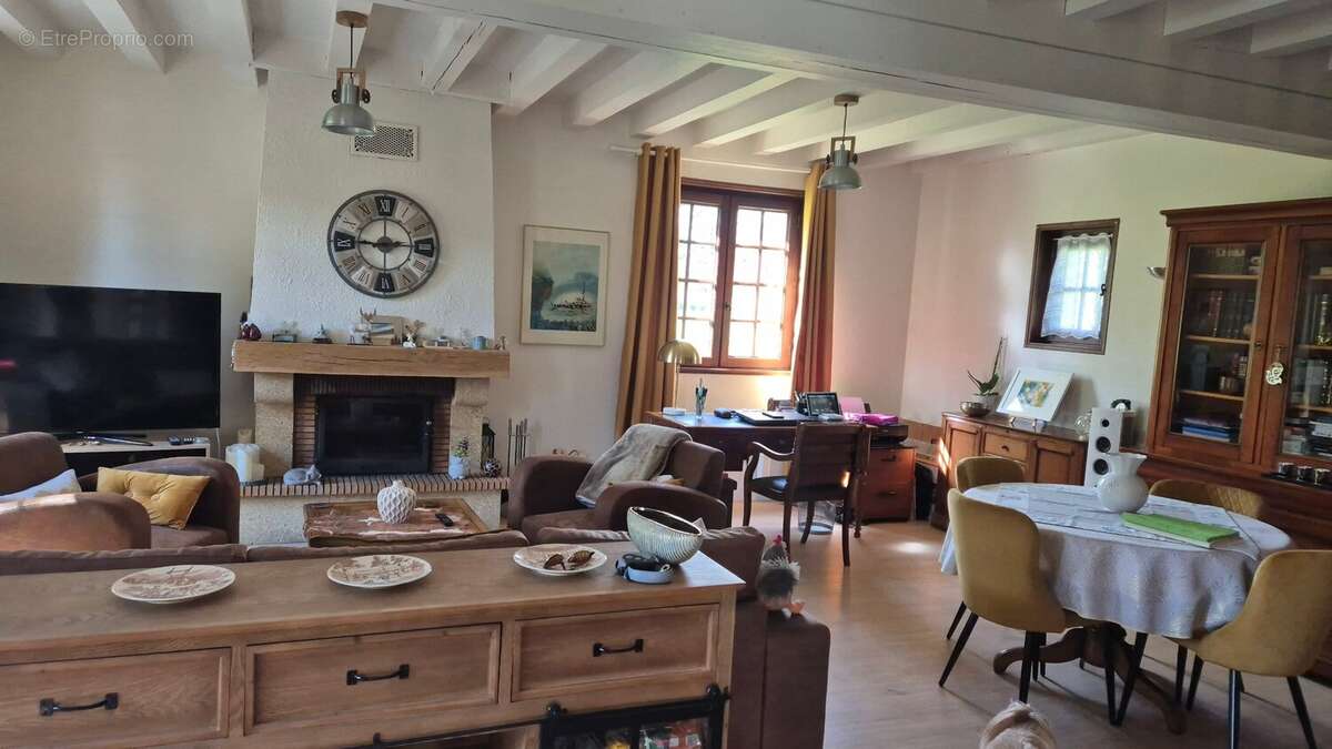 Maison à MEYRALS