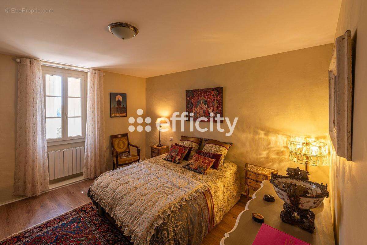 Maison 242 m² à Villeneuve-Sur-Vere  - photo 17