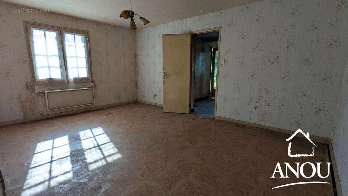 Vaste maison de plain-pied avec dépendances - photo 8