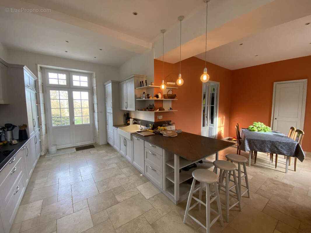 main kitchen - Maison à CHALAIS