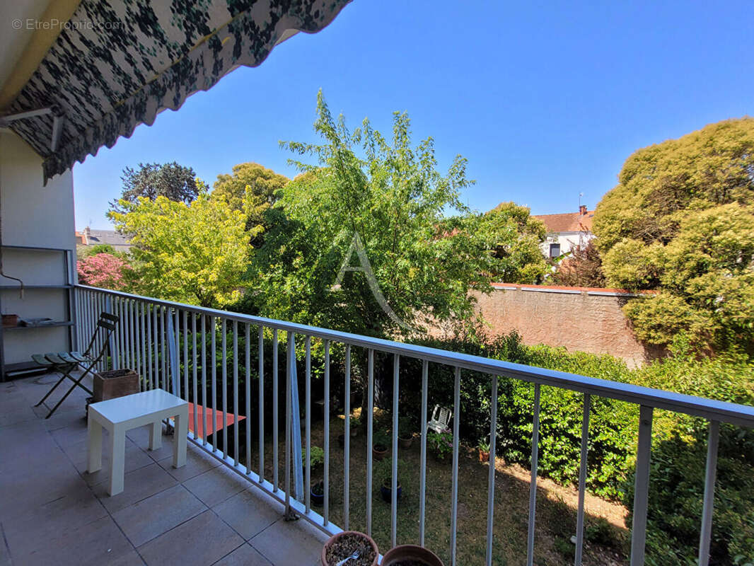 LA ROCHELLE - Quartier La Genette  Appartement T4 avec balcon, ascenseur, stationnement et grenier - photo 9