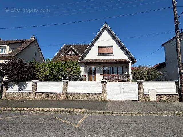 Maison à VIGNEUX-SUR-SEINE
