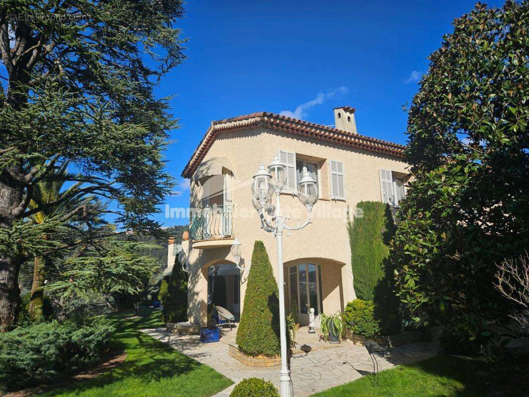 PERIPHERIE DE NICE Prestigieuse propriété,476m2 de surface - photo 10