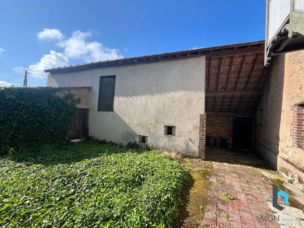 Maison à ALLUYES