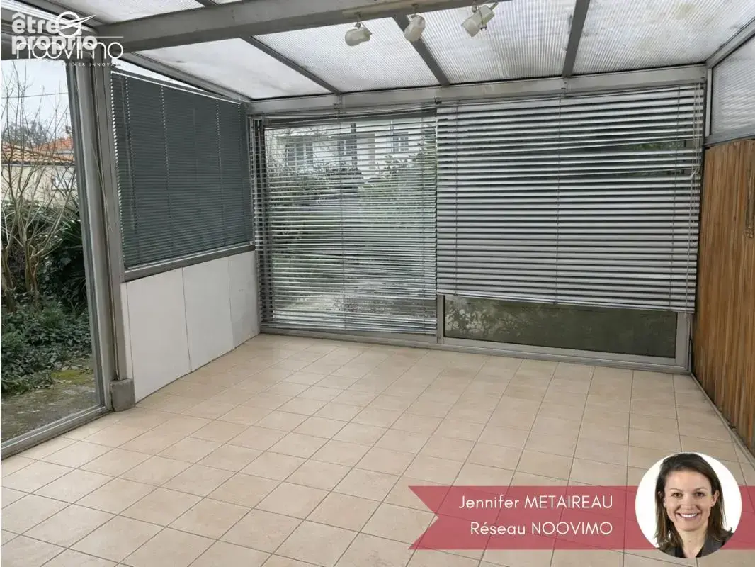 Coeur de bourg ! Au calme, maison à rénover non mitoyenne av - photo 5