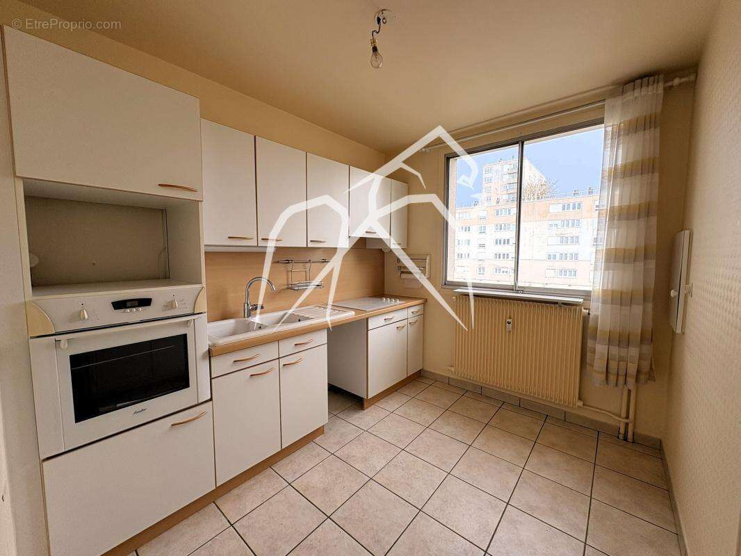 Appartement à MONT-SAINT-AIGNAN