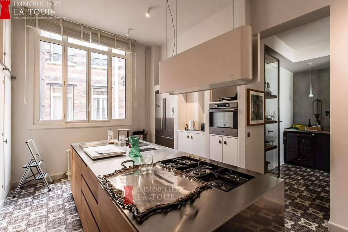 Appartement à PARIS-16E