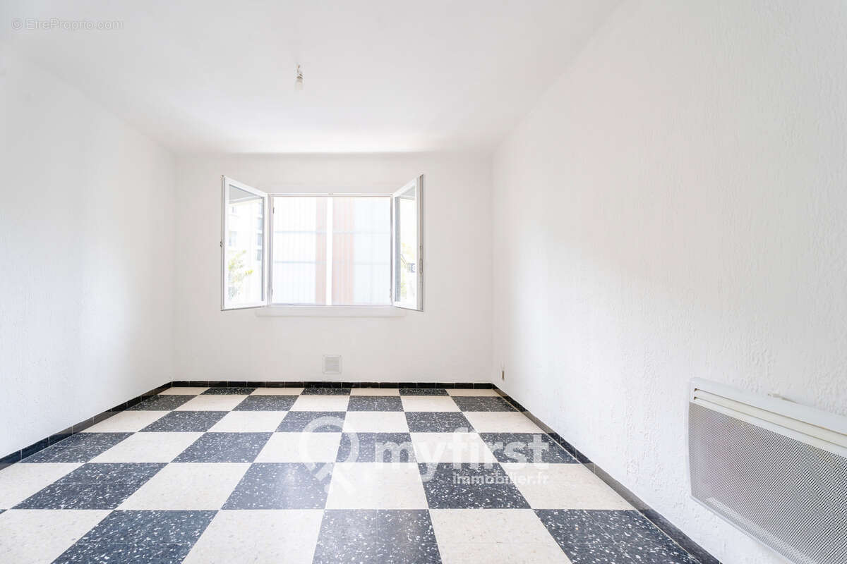 Appartement à SIX-FOURS-LES-PLAGES