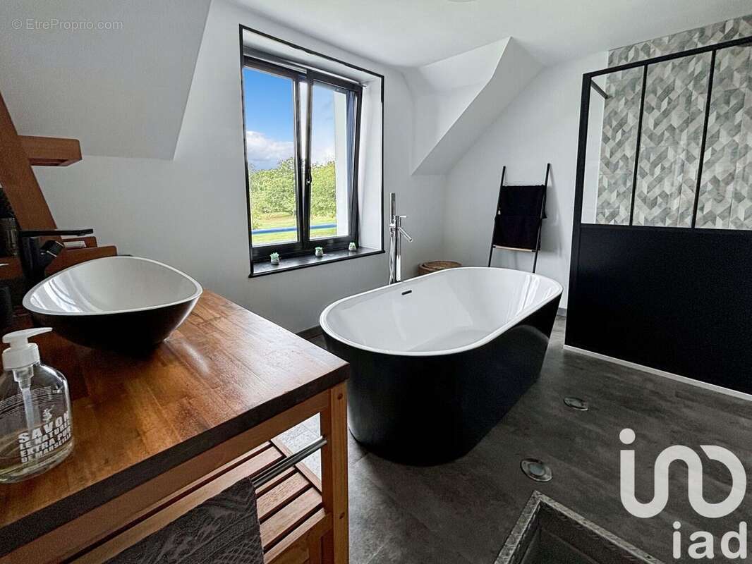 Maison 800 m² à Saint-Hernin  - photo 8