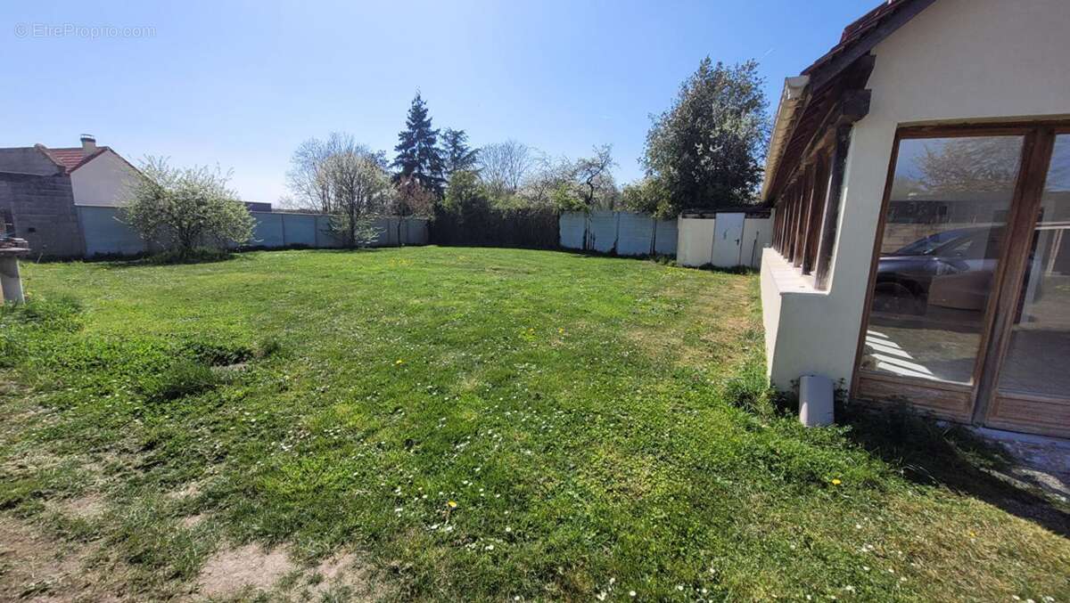 Maison à DAMPIERRE-SUR-AVRE