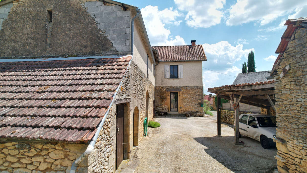 Maison à SALIGNAC-EYVIGUES