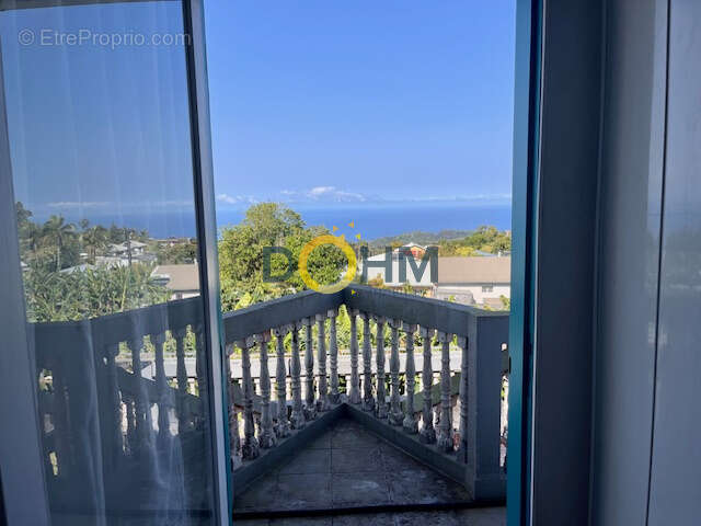 St Joseph TRES GRANDE MAISON F8 avec fort potentiel sur 976m2 de terrain - photo 16