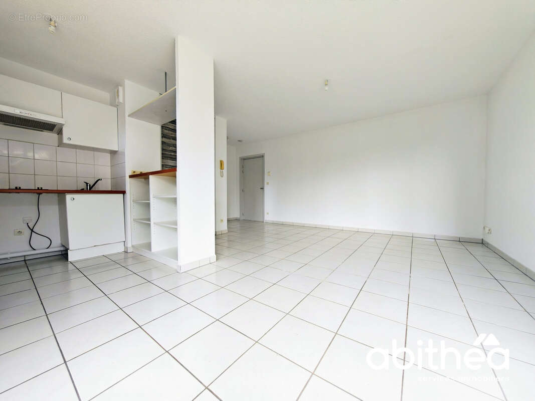 Appartement T2 avec terrasse, piscine et parking   Le confort d'une résidence récente dans un environnement pa - photo 7