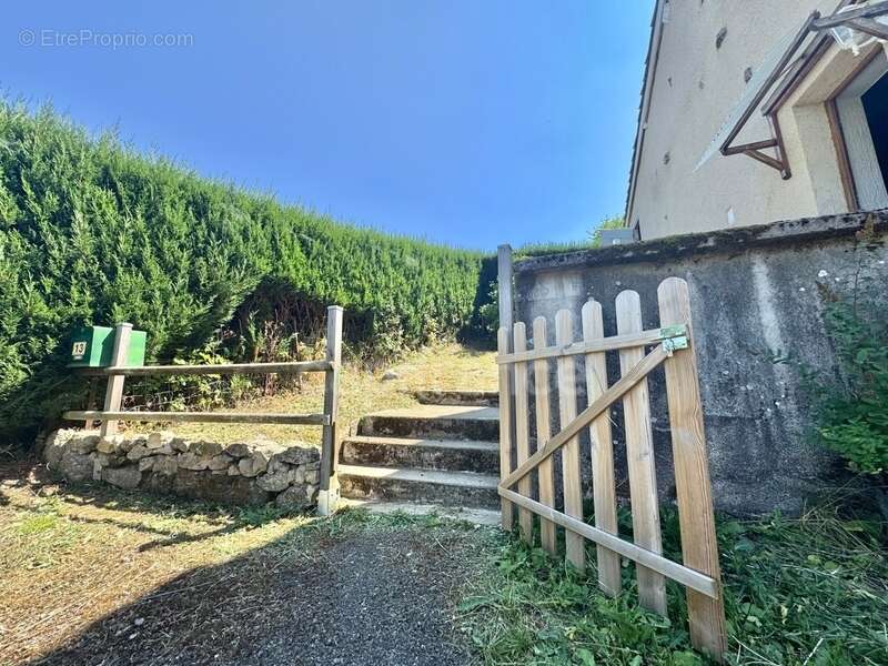 Maison à SAINT-JEAN-LA-VETRE