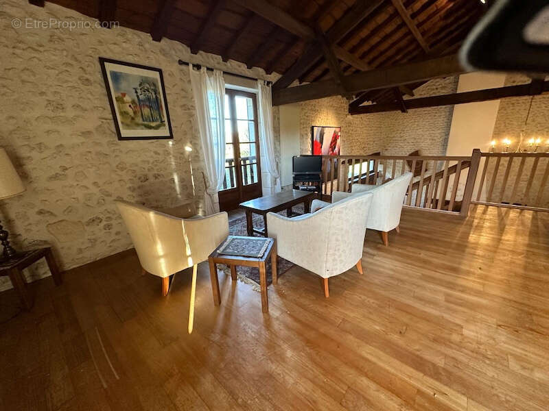 Belle maison en pierre  avec piscine.   Maison avec grand  jardin, gite et piscine - photo 13