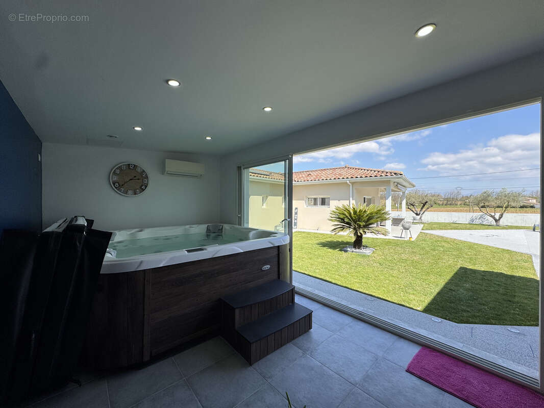 Maison à MONTBOUCHER-SUR-JABRON