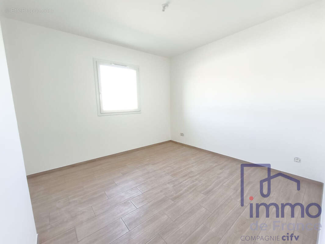 Maison 92 m² à Saint-Cyprien  - photo 9